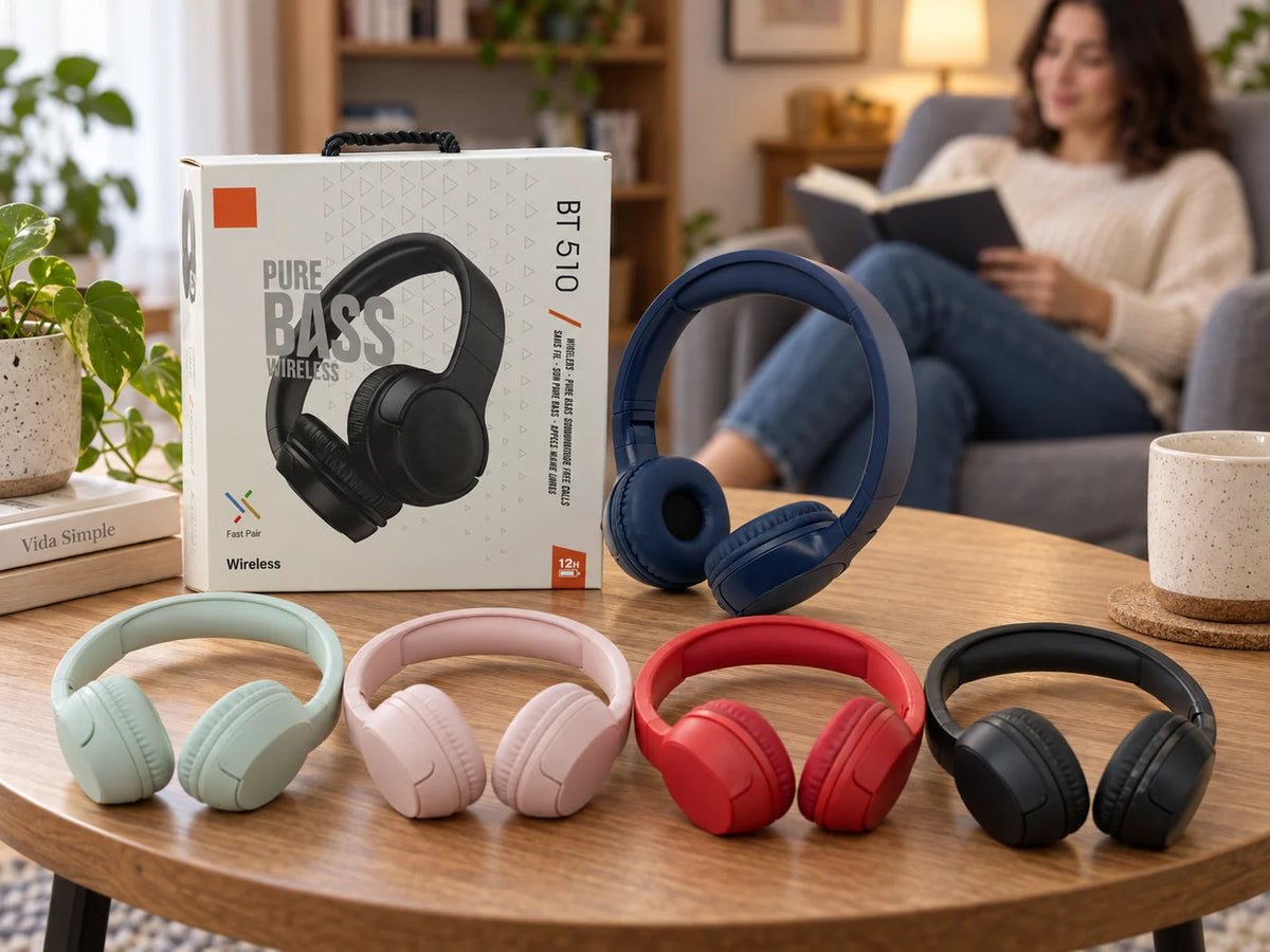 Ilustración IA — audifonos inalambricos bluetooth 5 3 manos libres — ambientación de uso. Objetos de ambientación no incluidos.