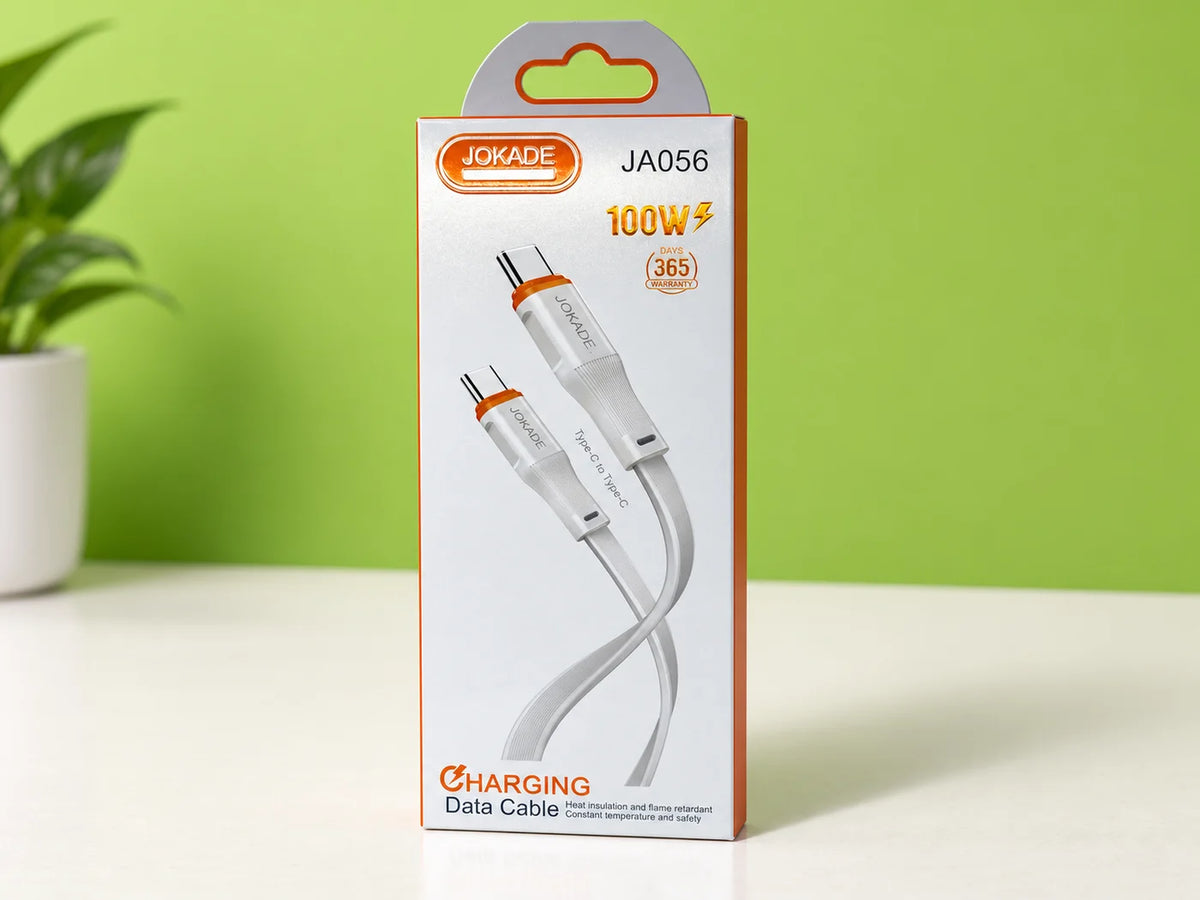 Ilustración IA — cable plano usb c a usb c 100w pirorretardante 1 metro blanco — vista de detalle. Objetos de ambientación no incluidos.