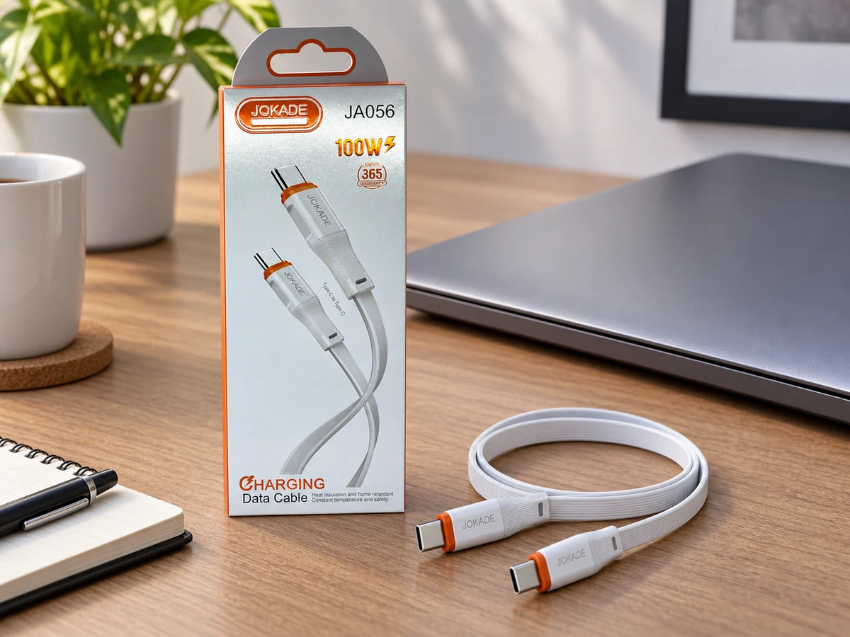 Ilustración IA — cable plano usb c a usb c 100w pirorretardante 1 metro blanco — ambientación de uso. Objetos de ambientación no incluidos.