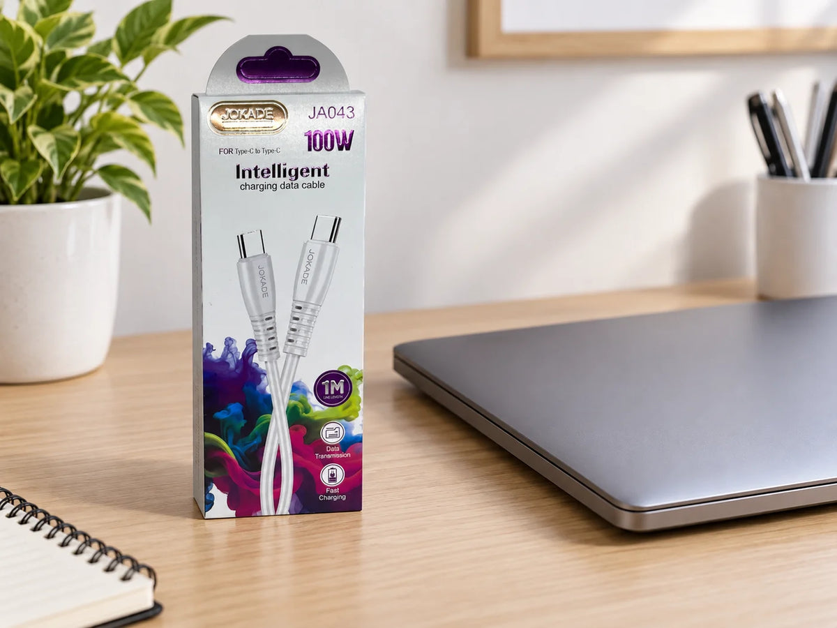 Ilustración IA — cable usb c a usb c 100w 1 metro blanco — ambientación de uso. Objetos de ambientación no incluidos.